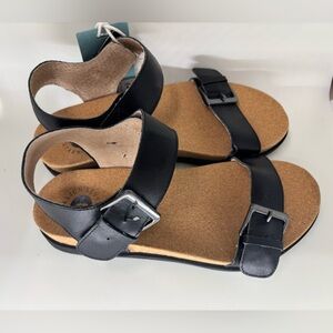 REVITALIGN Black and Tan Leather Sandals